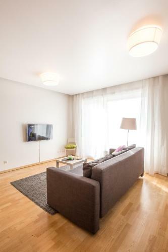 White And Bright Apartment Near Downtown