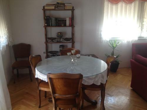 Leo Apartment