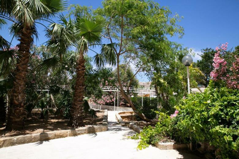 Beach Garden Hotel