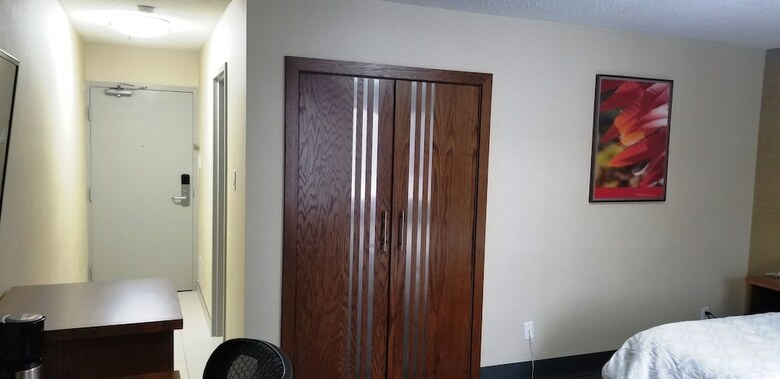 Hotel Econo Lodge Aeroport