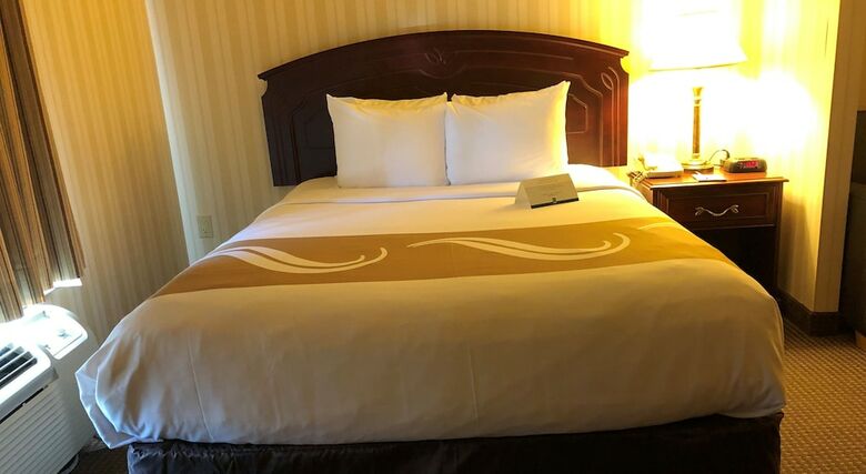 Quality Hotel & Suites Woodstock