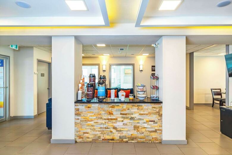 Hotel Comfort Inn And Suites