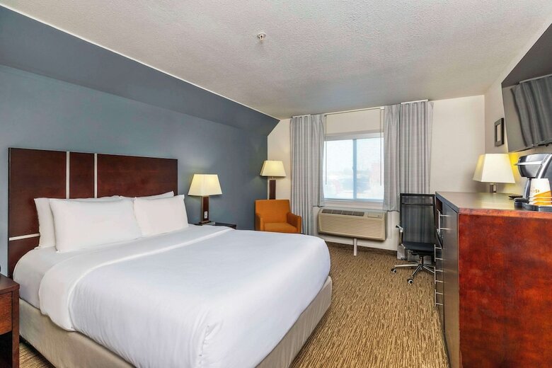 Hotel Comfort Inn And Suites