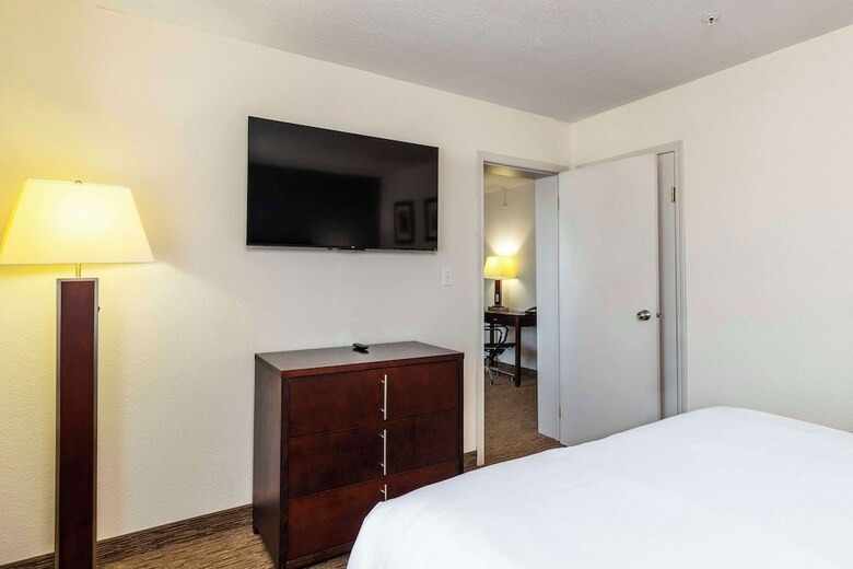 Hotel Comfort Inn And Suites