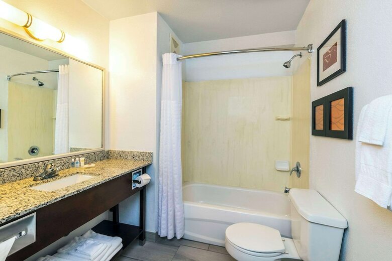 Hotel Comfort Inn And Suites