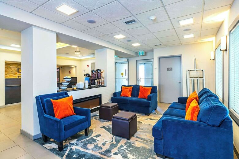 Hotel Comfort Inn And Suites