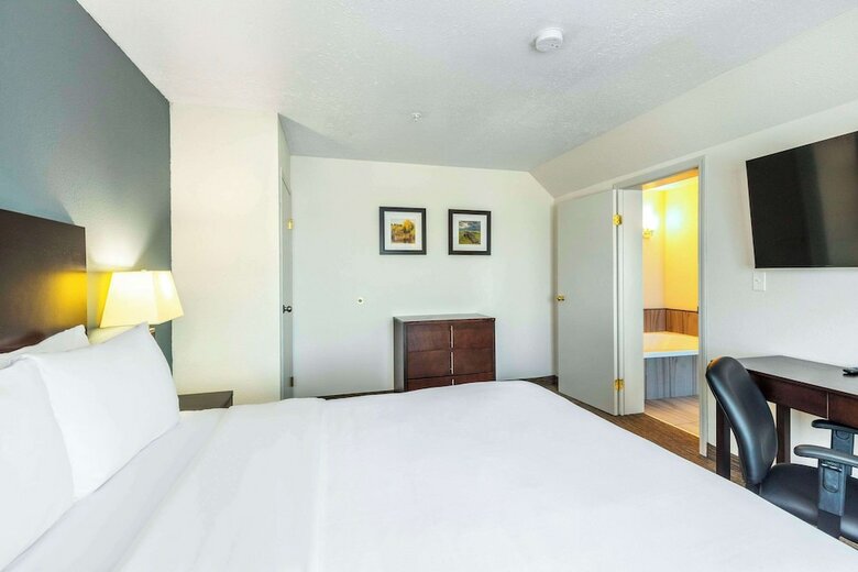 Hotel Comfort Inn And Suites