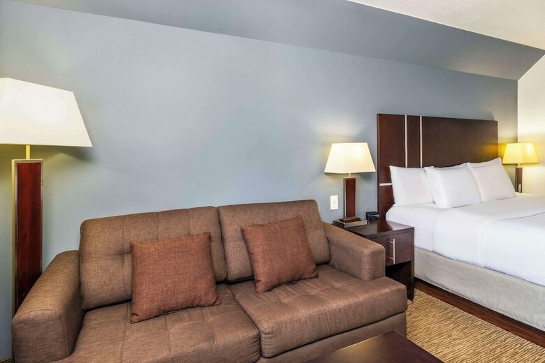 Hotel Comfort Inn And Suites