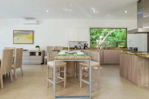 Casa Ave, Luxury & Resort Living