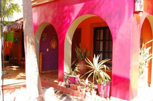 Hostal Leo's Baja Oasis