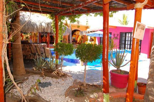 Hostal Leo's Baja Oasis