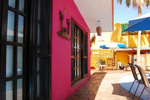 Hostal Leo's Baja Oasis