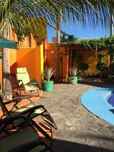 Hostal Leo's Baja Oasis