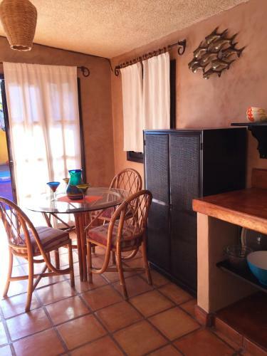 Hostal Leo's Baja Oasis