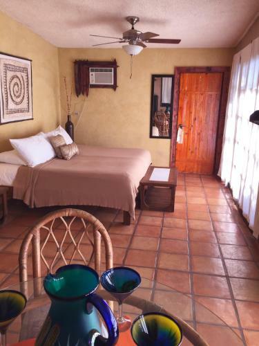 Hostal Leo's Baja Oasis
