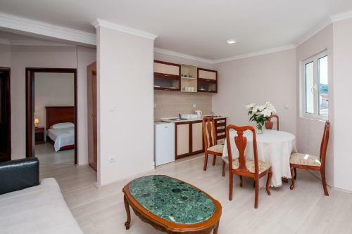Open Sea Luxury Apartments