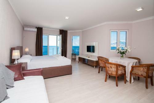 Open Sea Luxury Apartments