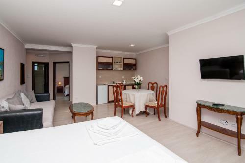 Open Sea Luxury Apartments