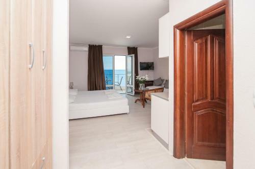 Open Sea Luxury Apartments