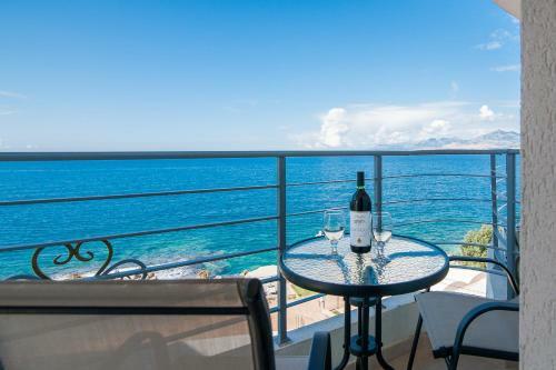 Open Sea Luxury Apartments