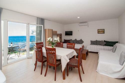 Open Sea Luxury Apartments