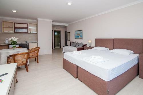 Open Sea Luxury Apartments