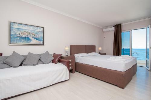 Open Sea Luxury Apartments