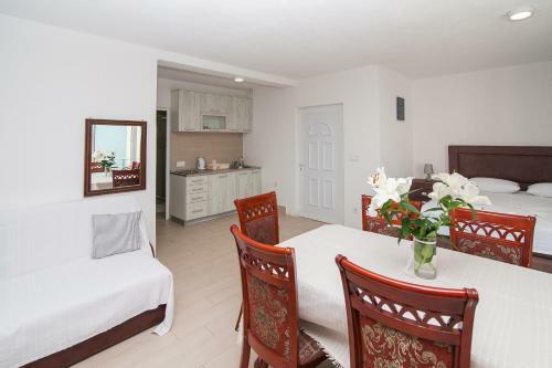 Open Sea Luxury Apartments