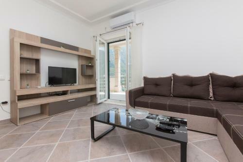 Apartments Kula