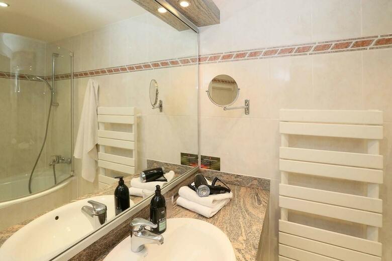 Hotel Holiday Inn Thoiry (geneva Airport)
