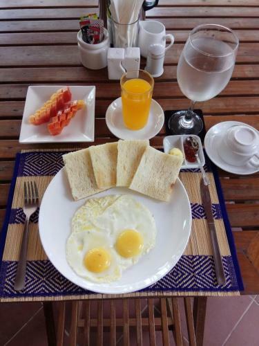 Bed & Breakfast Ngapali Banyan Boutique Hostel