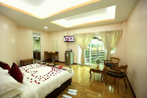 The Floral Breeze Hotel Yangon
