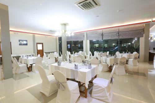 The Floral Breeze Hotel Yangon