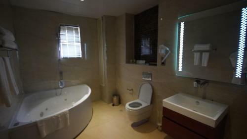 Pearlwort Hotel And Suites