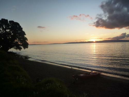 Bed & Breakfast Pohutukawa Coast Bnb