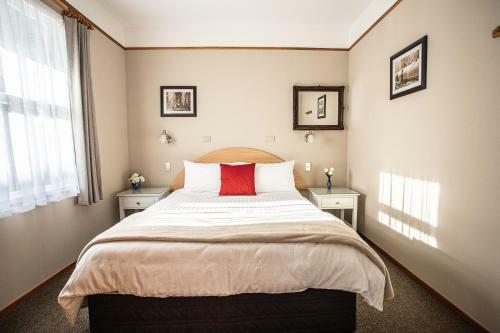 Coromandel Colonial Cottages Motel