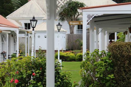 Coromandel Colonial Cottages Motel