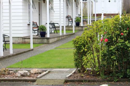 Coromandel Colonial Cottages Motel