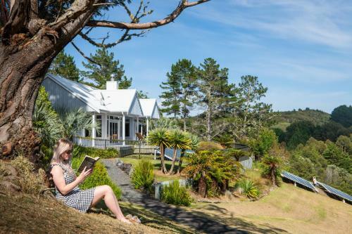 Vineyard Cottage - Paroa Bay Winery