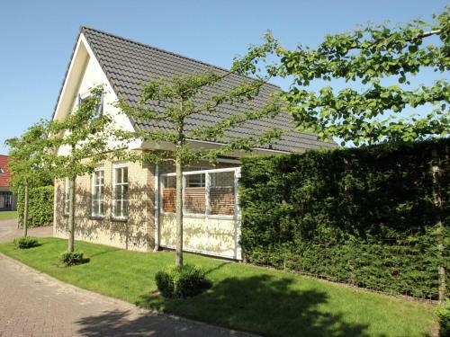 Attractive, Detached Holiday Home In Small-scale Holiday Park