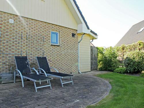 Attractive, Detached Holiday Home In Small-scale Holiday Park