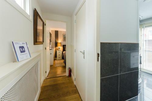 The Guest-houseboat