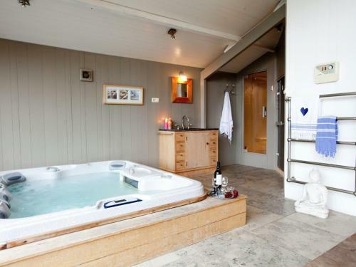 Luxurious Holiday Home Along The Dutch Coast With Jacuzzi
