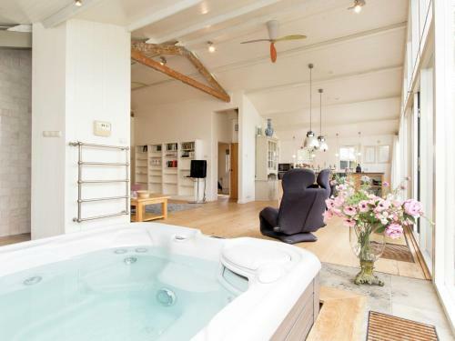 Luxurious Holiday Home Along The Dutch Coast With Jacuzzi