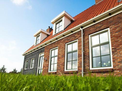 Hotel Holiday Home 6p. Wellnesswoning