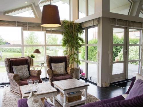 Charming Chalet In Kattendijke Near The River