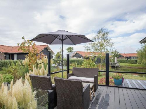 Charming Chalet In Kattendijke Near The River