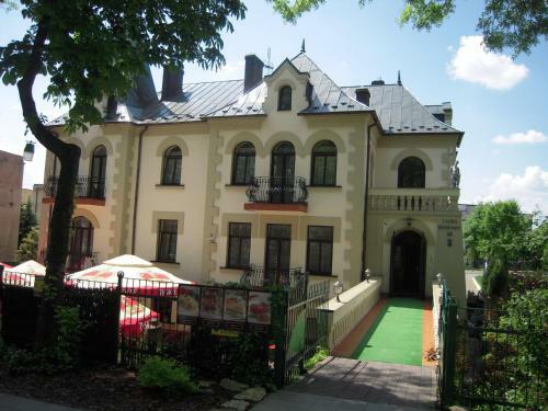 Bed & Breakfast Pensjonat Zamek Ders?awa