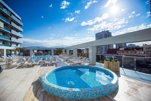 El Paraiso Hotel
