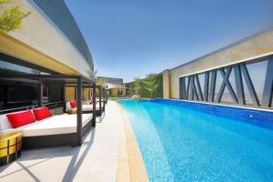 Alrayyan Hotel Doha, Curio Collection By Hilton